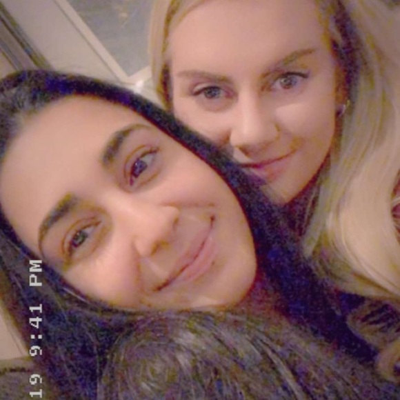 Meet your Posher, Nicole - Picture 1 of 1